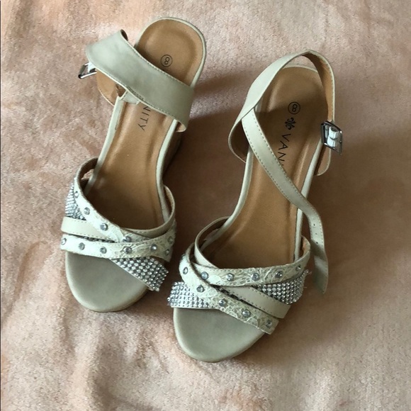 Wedges Vanity - Picture 3 of 4